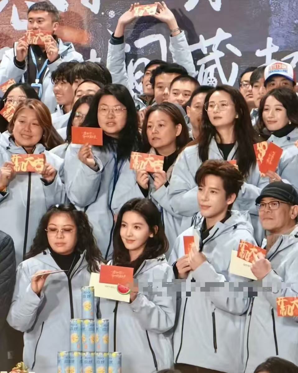 章若楠王安宇同框开机图章若楠王安宇同框颜值 章若楠王安宇同框开机图，颜值好高！娱