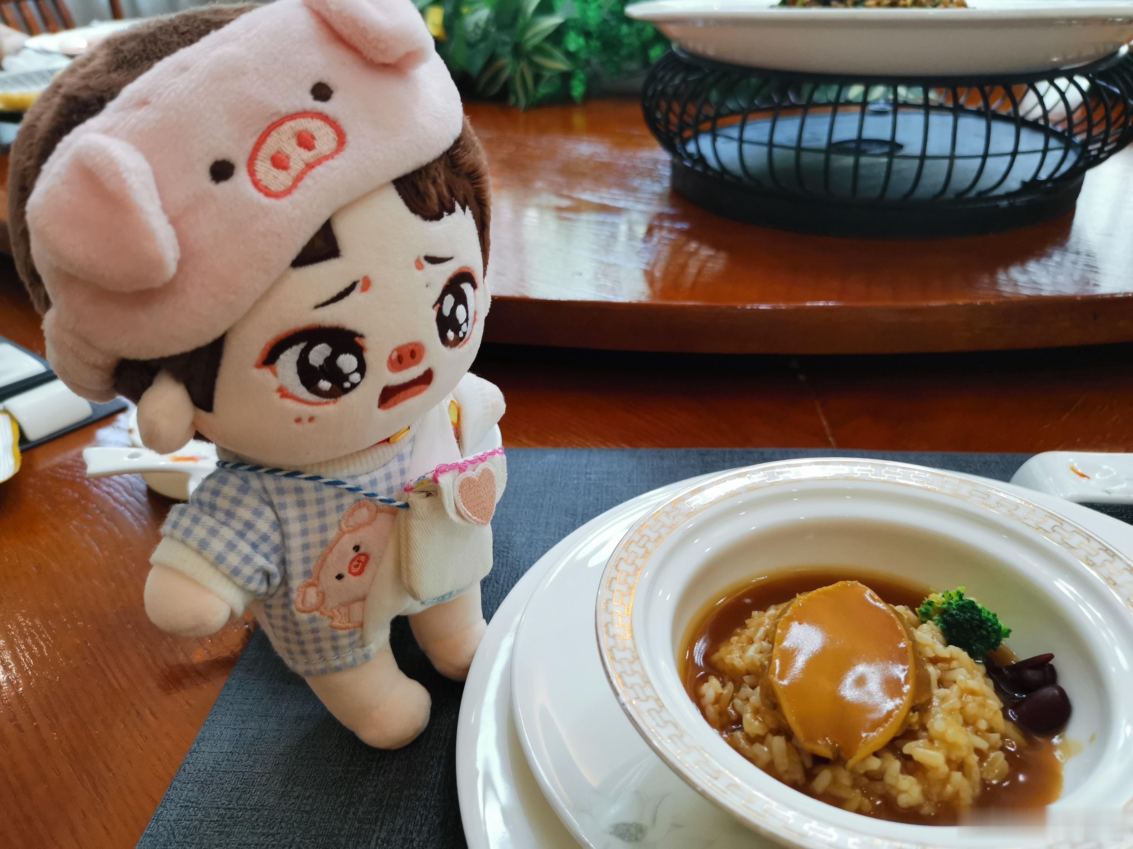吃饱饱开心心，哭啵你小子不准再哭辣！ 