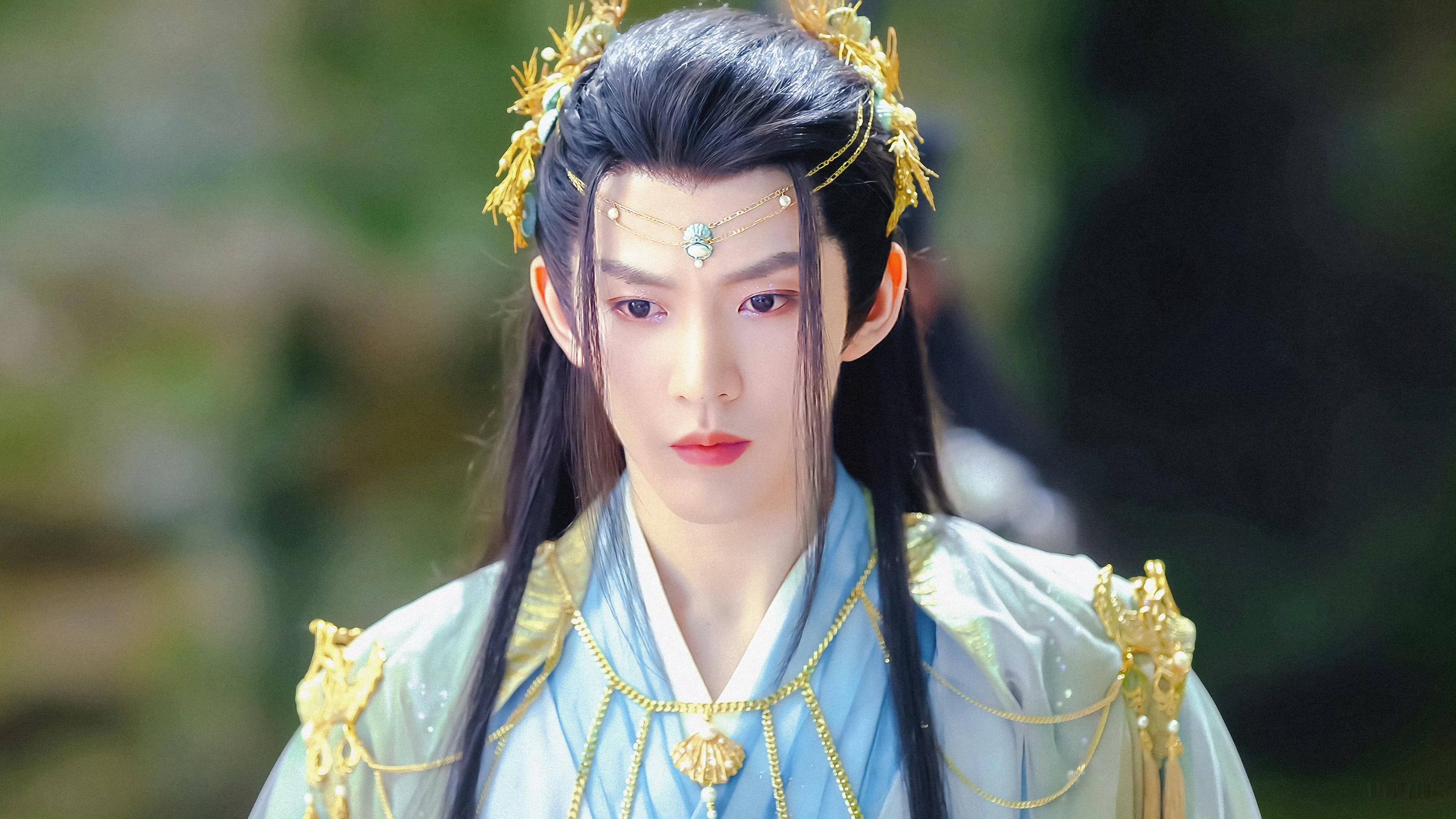 微博年度影响力粉丝团评选 ·邓为 演员不断挑战多样角色，突破自我边界。他用心揣摩