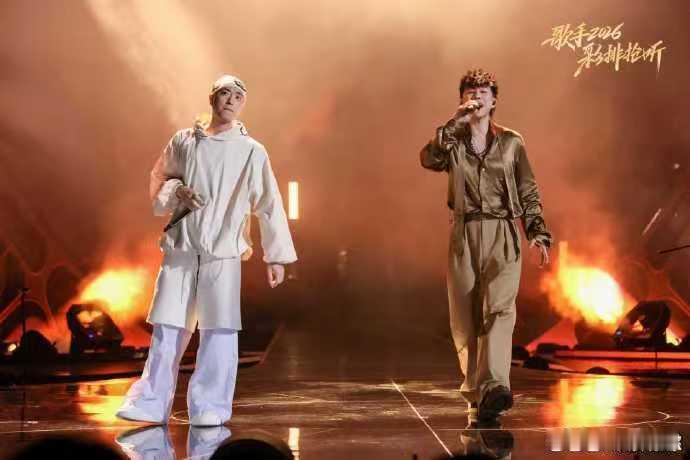 借过一下歌手2026温柔人声衔接低沉说唱，过渡流畅自然，整首作品耐听又上头。 