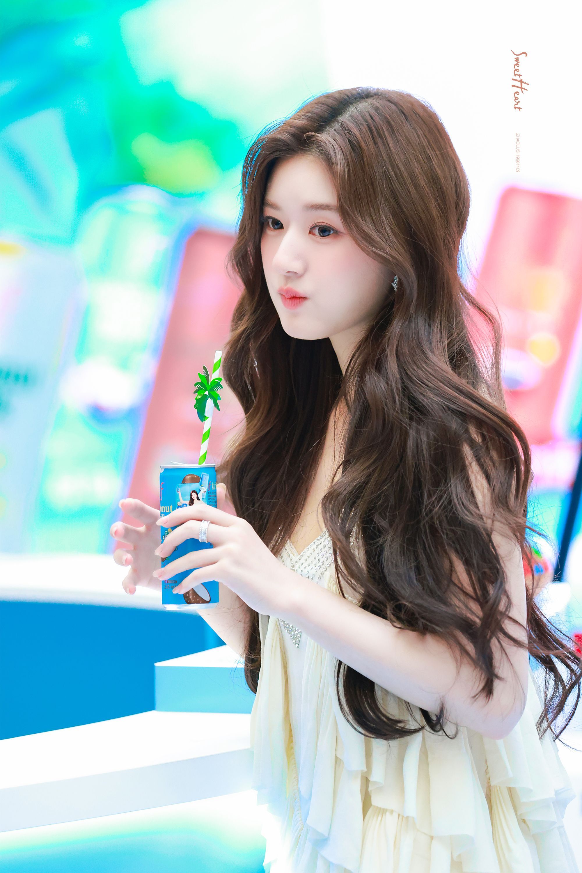 #赵露思[超话]#[兔子]#赵露思代言if溢福# 230803 if站台美​​​