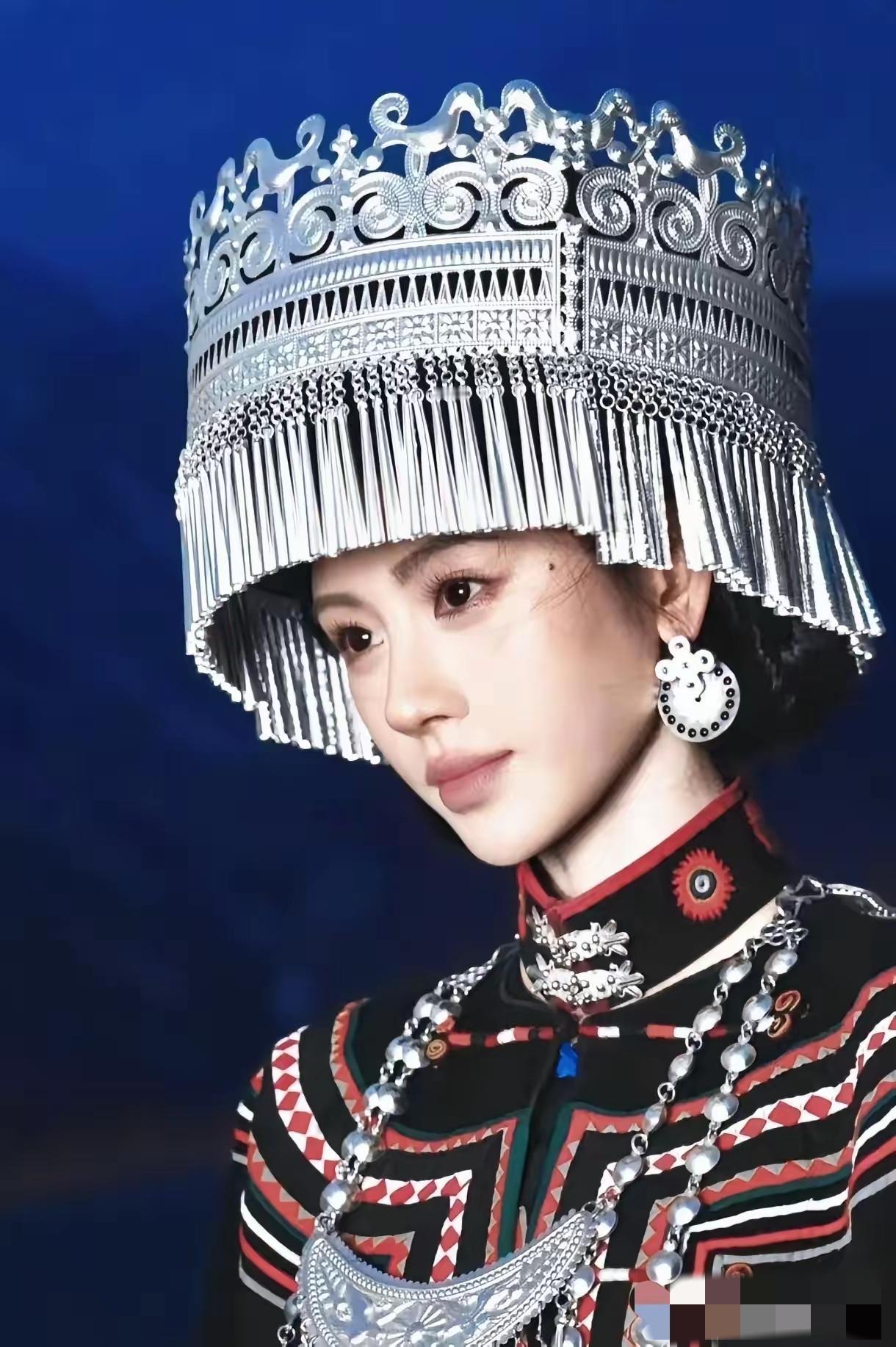 在大凉山的彝族聚居区，有一个令人揪心的社会现实：不少彝族女孩刚满成年，甚至未到法