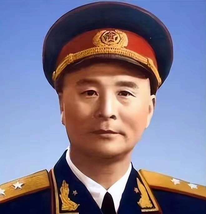 1936年，一位老大娘上山采野果。突然发现一大群苍蝇，在草丛上“嗡嗡嗡”盘旋，她