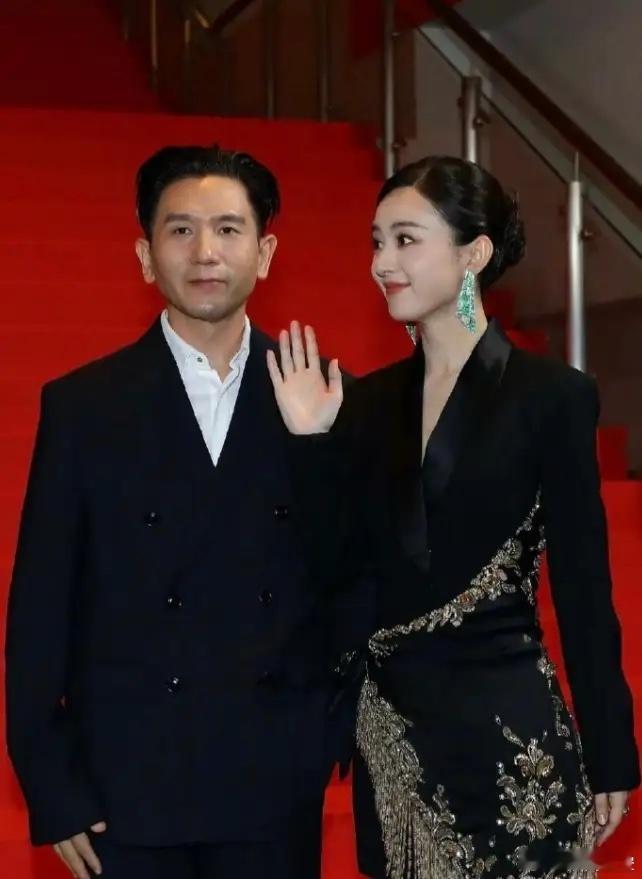 赵丽颖昨天恋情瓜一出她的微指直接又冲到了7亿，飞天奖9亿，金鹰奖6亿，星光大赏7
