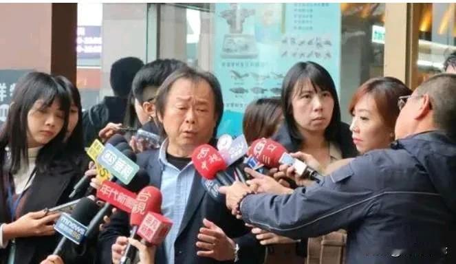 之前有多嚣张，现在就有多狼狈！凭歌曲“没出息”而出名的王世坚，因发表无语言论而被