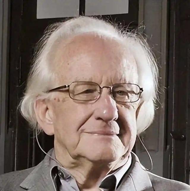 40年前，他预言苏联十年后必亡，20年后他再次预言，美国必然会在2025年年走向