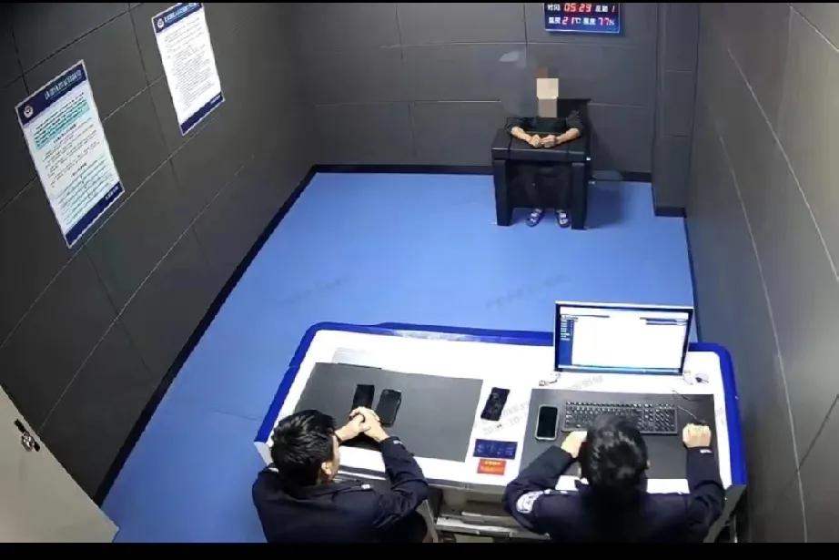 闹剧背后的深思：为抚养权竟这般不择手段

近日，一则“男子为抚养权报警造谣妻子卖