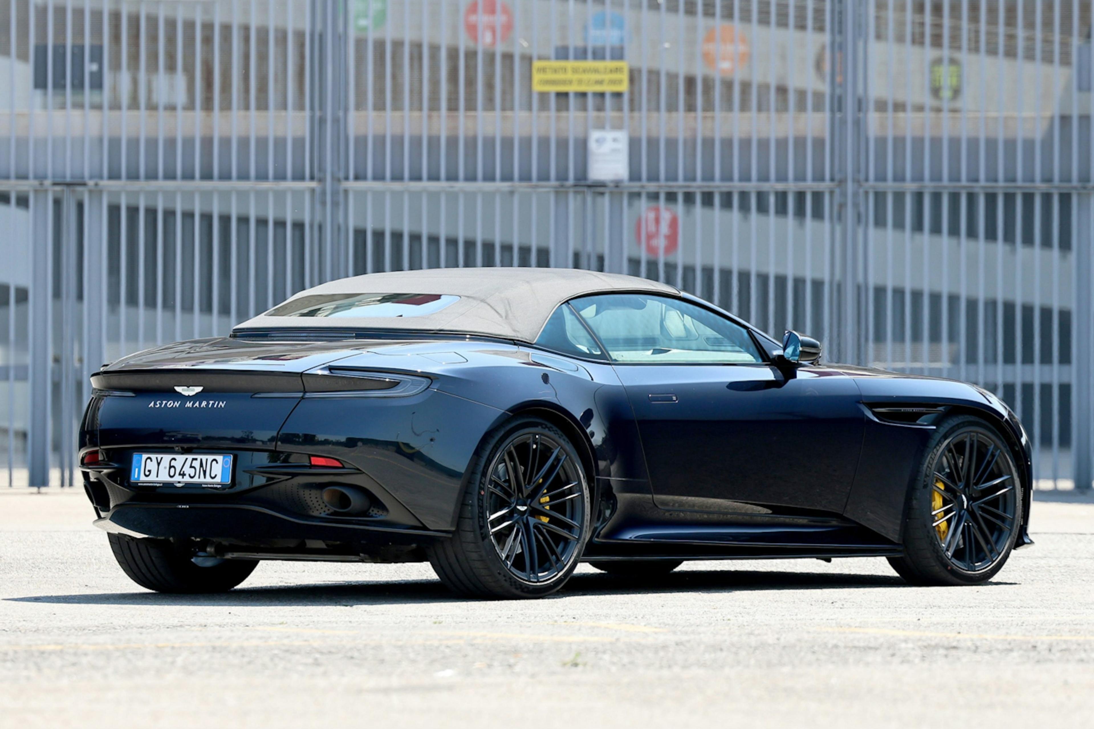2025 Aston Martin DB12 Volante丨汽车视觉 Blu 