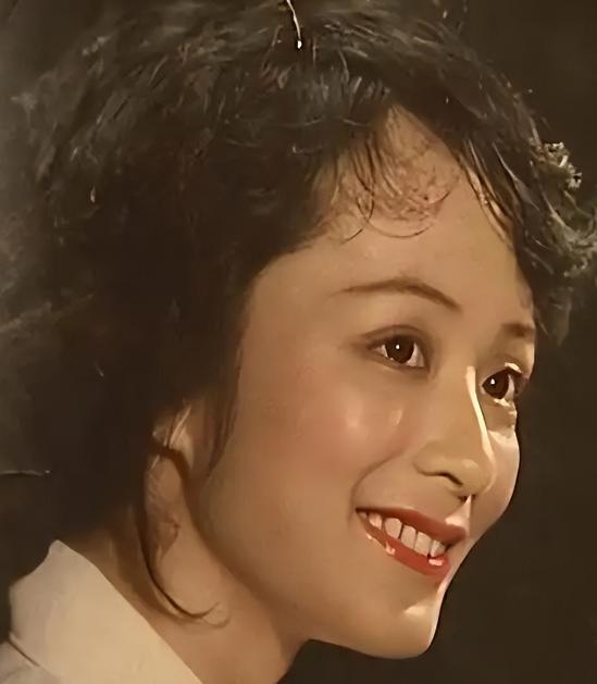 苦命的谢莉斯：24岁丧母，50岁患脑梗，67岁丧女，如今因病逝世。她唱过《外婆的