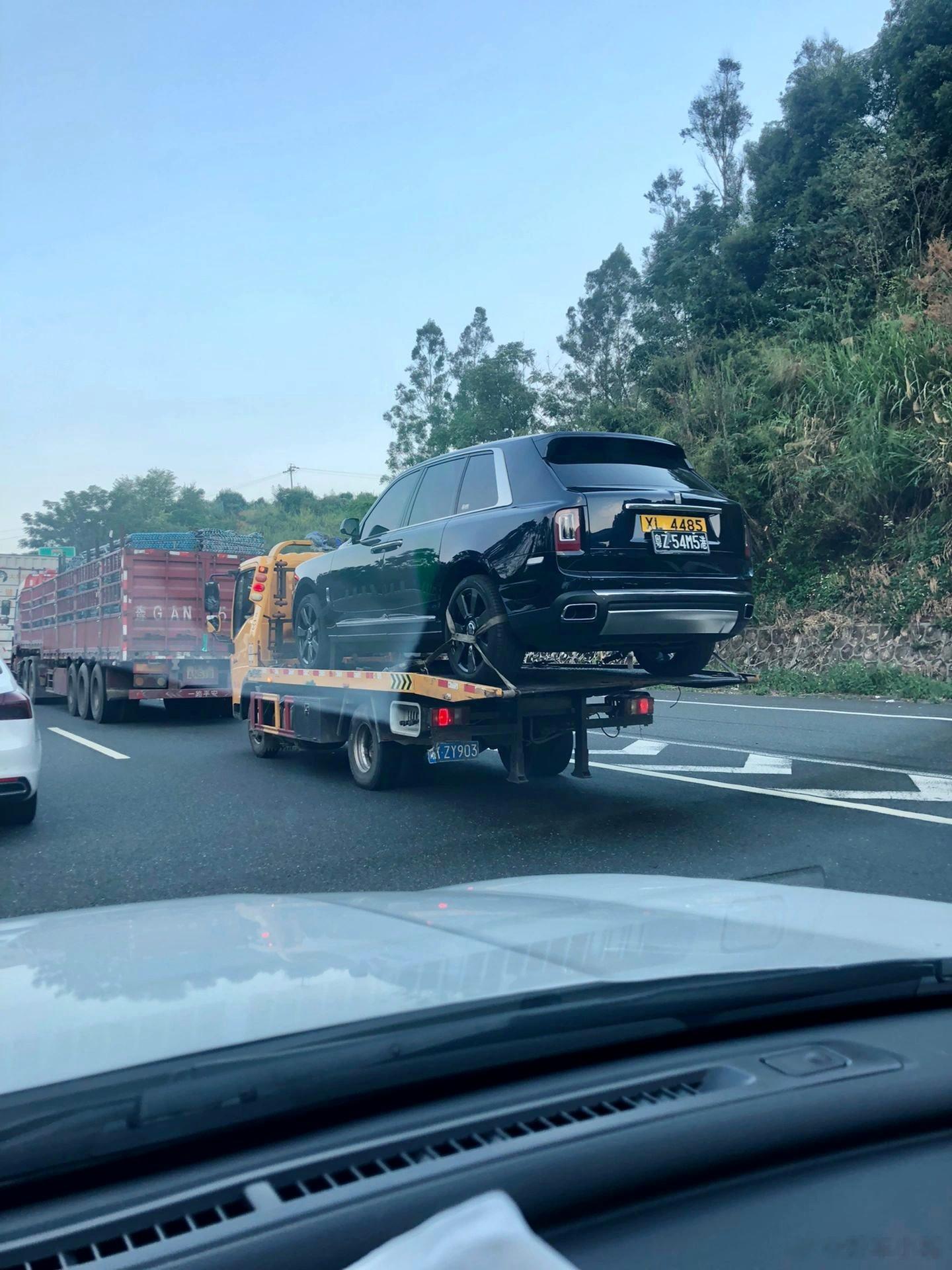 有钱人估计从来不存在堵车，人先到了，车还在路上！ ​​​