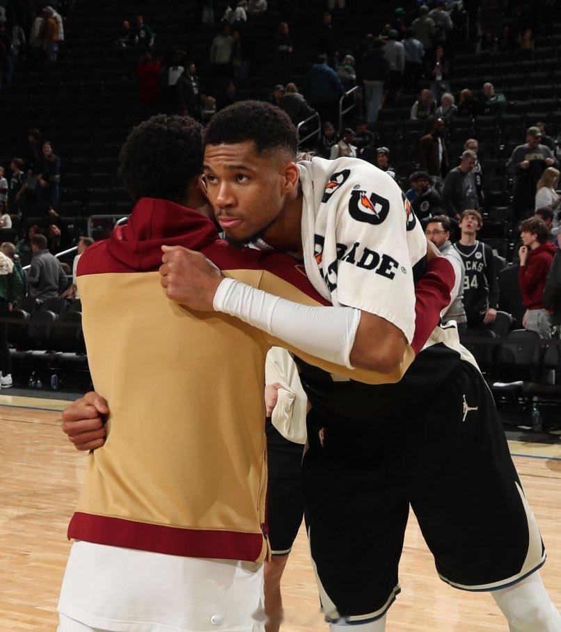 NBA交易 据Tom Haberstroh报道，骑士队有一条途径可以同时得到詹姆