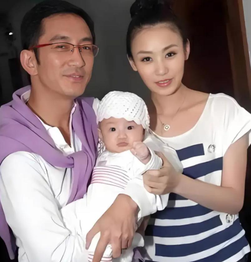 2007年，43岁的吴启华娶了比自己小21岁石洋子，结婚几年家产被石洋子挥霍一空