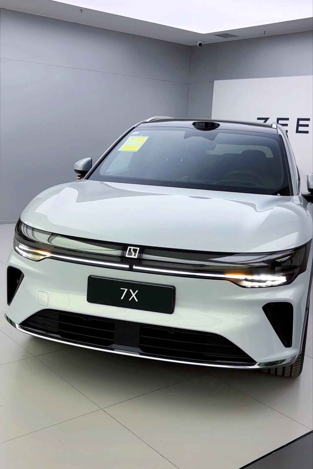 现在国产汽车的驾驶操控做的也不错了，比如极氪7X就让我印象深刻。它的底盘的韧性十