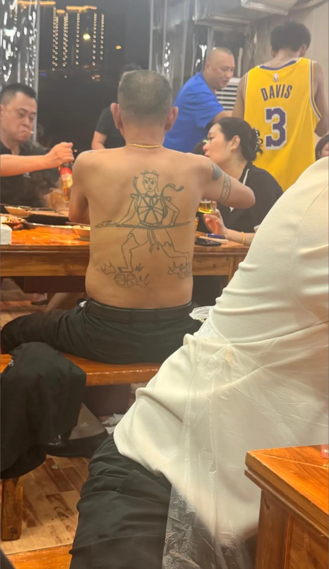 大哥这纹身一看就是干大事的
