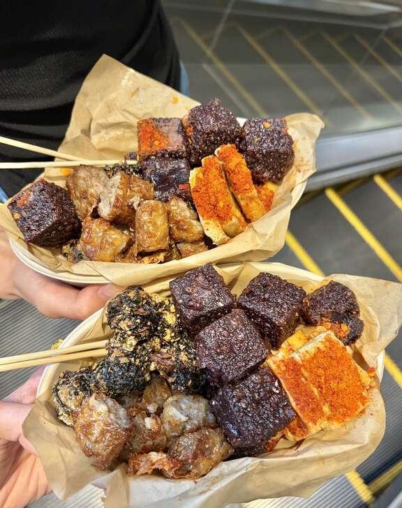 广州随手买的。。。好好吃啊！！！！
心心念念好久的山野火锅🍲
超爱的小吃拼盘（
