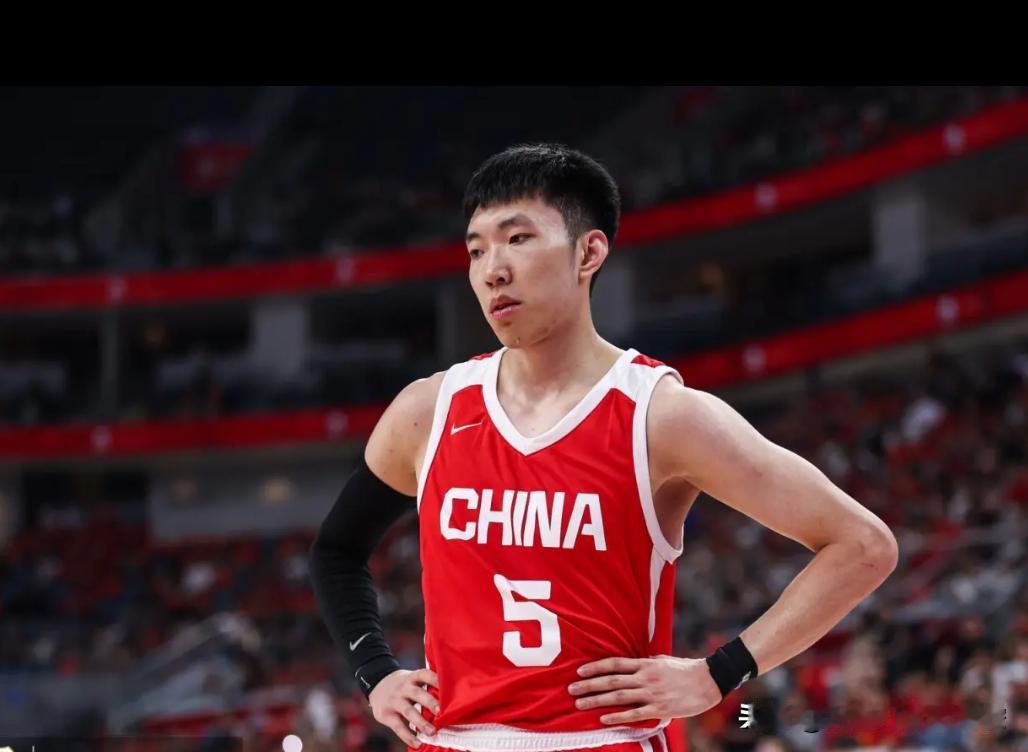 看了中国男篮战胜乌拉圭的比赛，客观来说说比之前几场的质量高多了，外线的贺希宁和赵