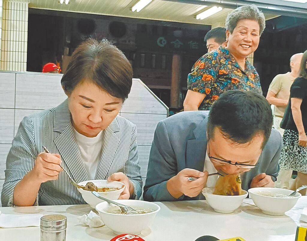 国民党候选人郝龙斌公布其针对青年的政见主张，提出要扩充新媒体作战团队，并设立国民