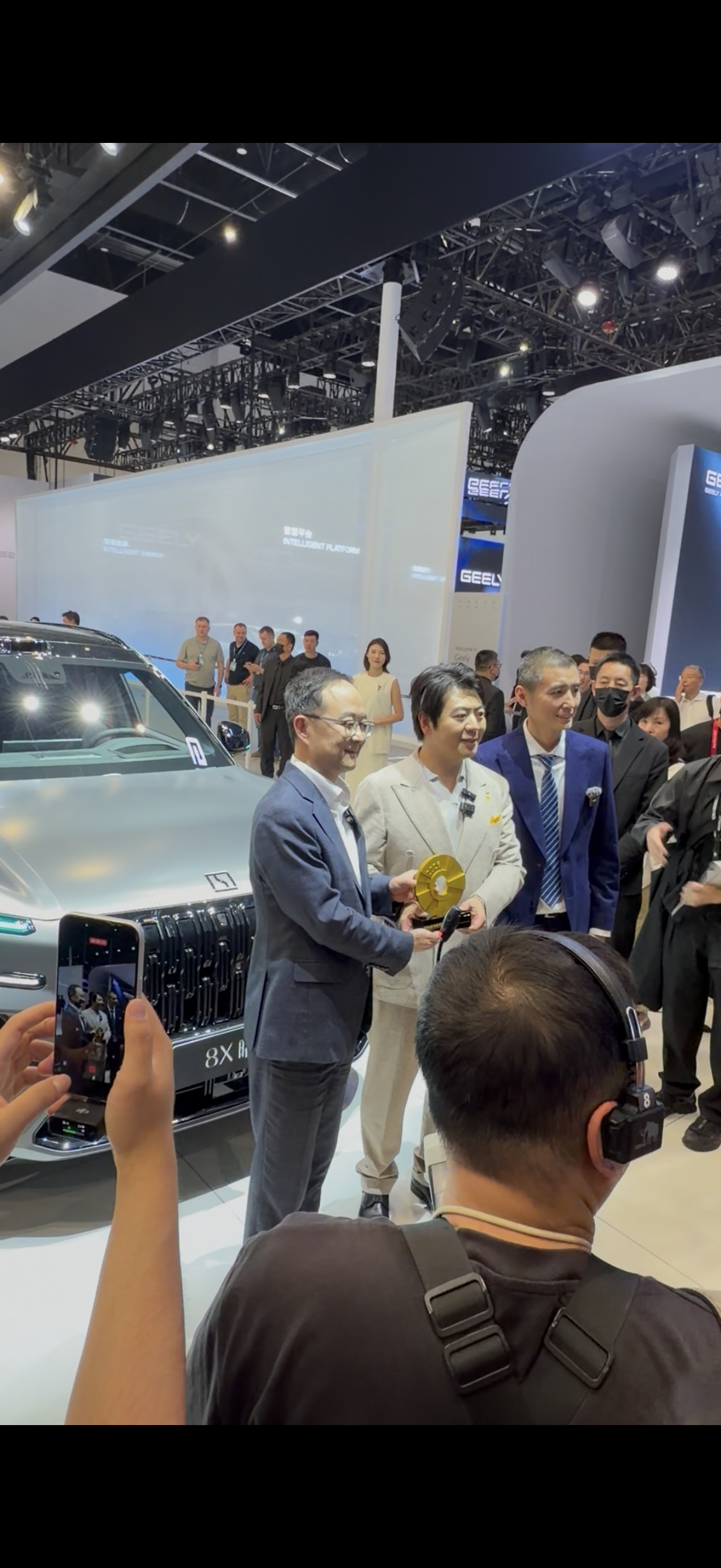 极氪展台晓明哥和郎朗的状态还是挺好的2026北京车展极氪汽车极氪8x