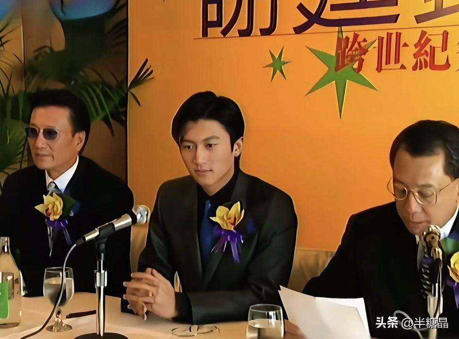 娱乐圈，最成功的父子，就是这两人了。星二代在国内，至少到目前为止确实就是他了！！