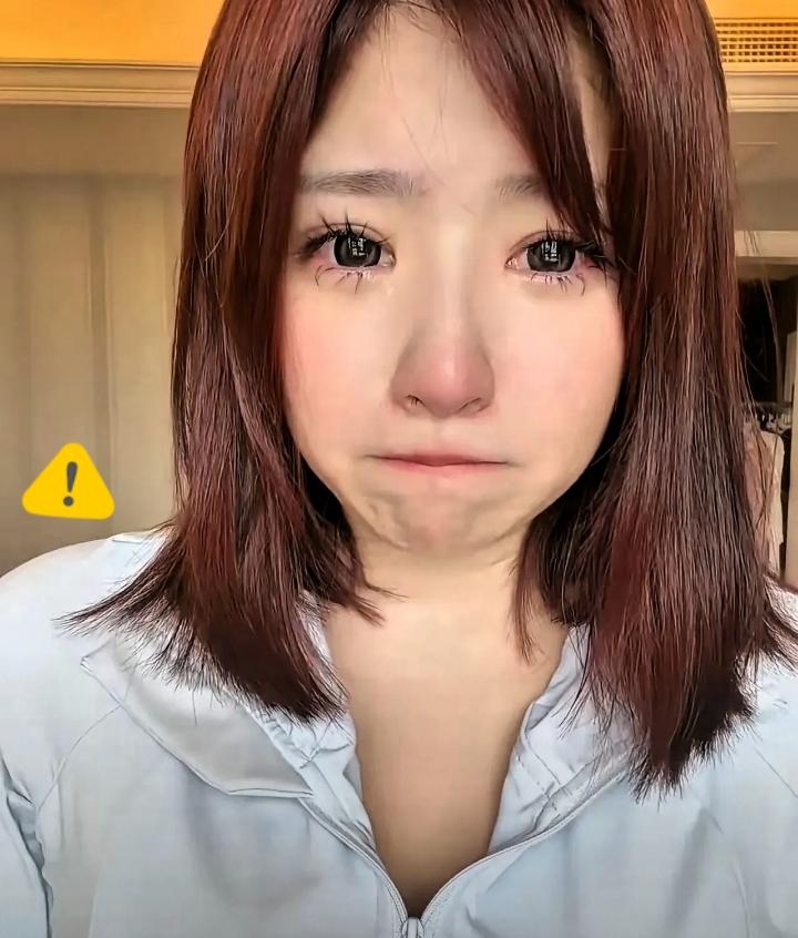 6月25日，网红黄一鸣抖音主账号“鸣鸣酱”、女儿账号“闪闪酱”同步受限，页面显示
