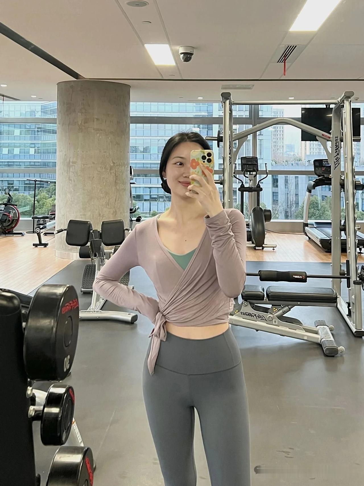 生娃前vs生娃后，生育带来了什么
变粗了一些的腰围；
一条无法复原的疤痕；
需要