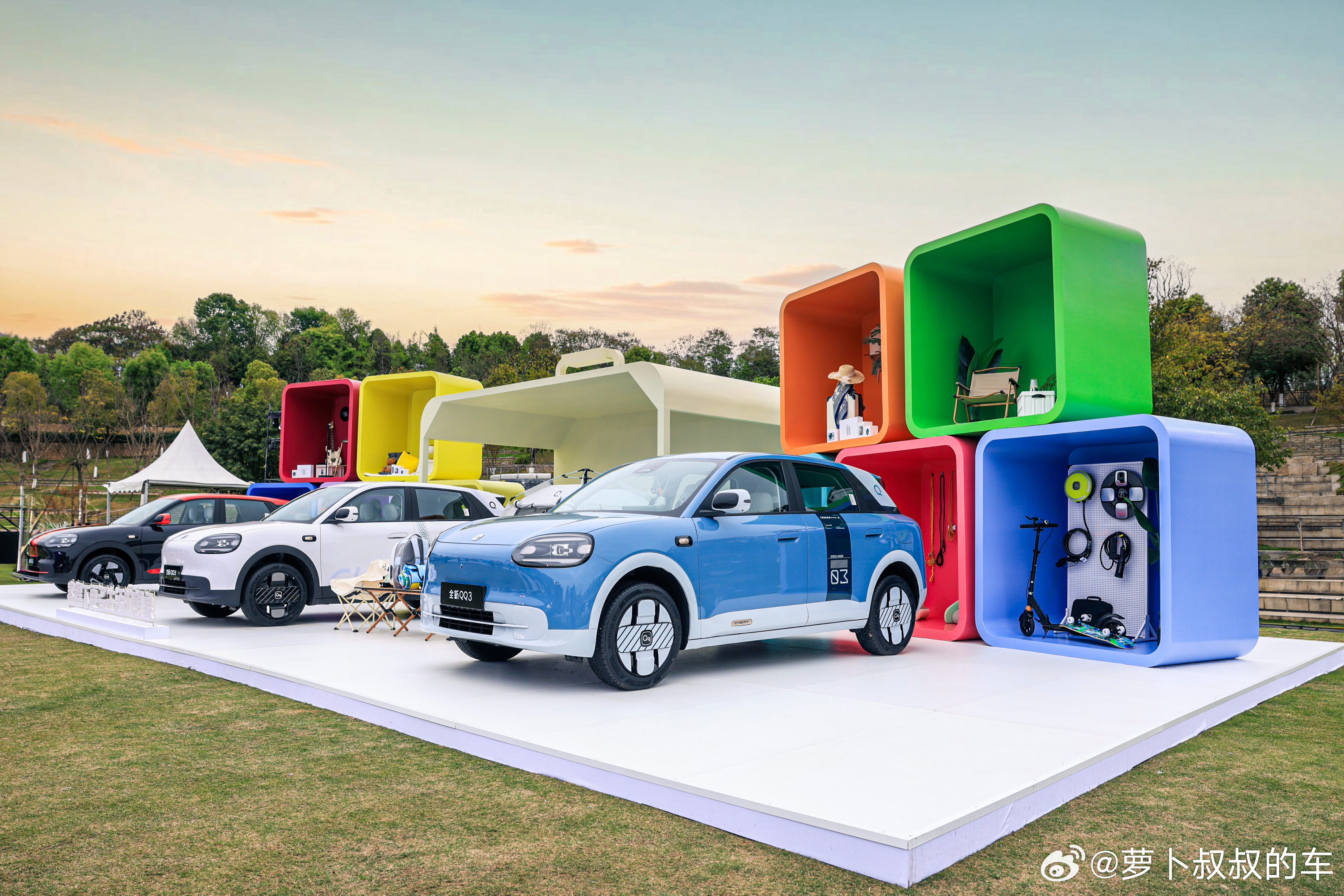 当一辆7万级的小车，却拥有70L智能电动前备箱、带色温调节的智能化妆镜、1300