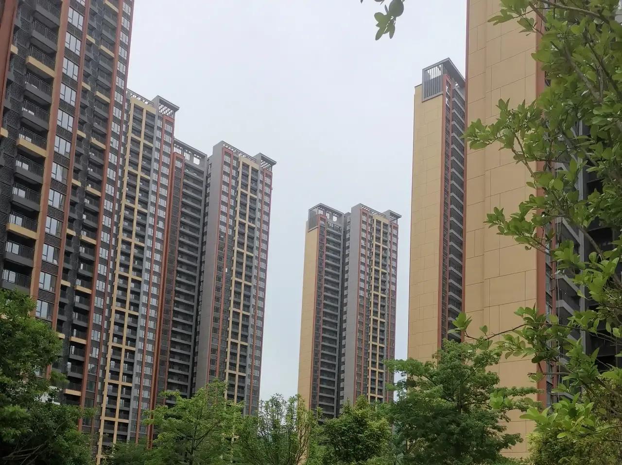 世界上真有会吃自己孩子醋的母亲，老妈在老家看到我一家和我弟一家聚在一块，竟然很生
