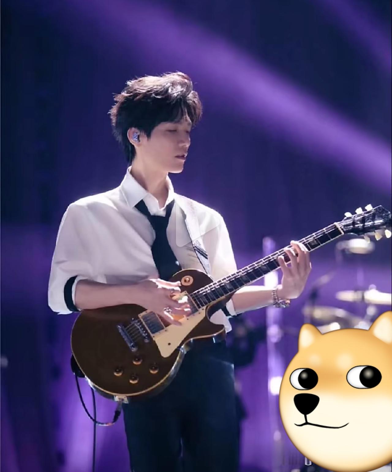 豆包说陈楚生是慢火熬煮、厚积薄发的“实力派顶流！
这句话真的说到点上了。
生哥就