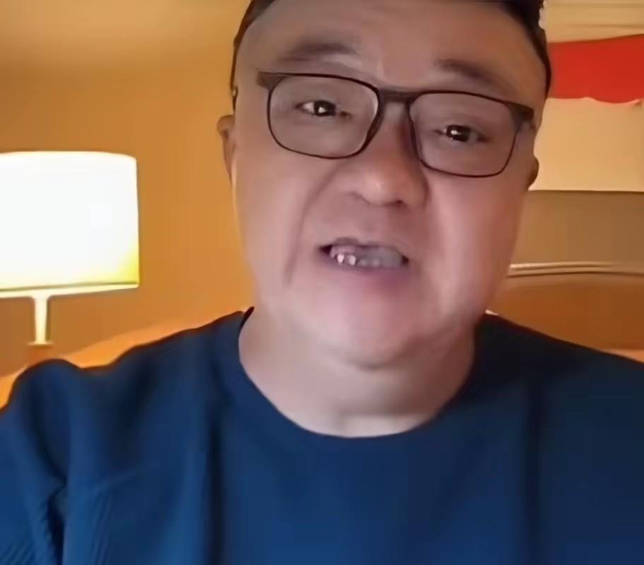 铁丝网边喊战术，

足协不认人，

到底卡在哪？

董路没教练证，这事他自己说了