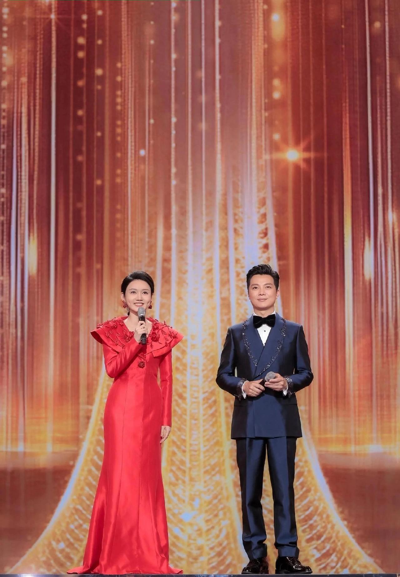 跟龙洋搭档的这一个男主持人不止一次出现在荧幕上了，但很少有人能叫出他的名字，你知