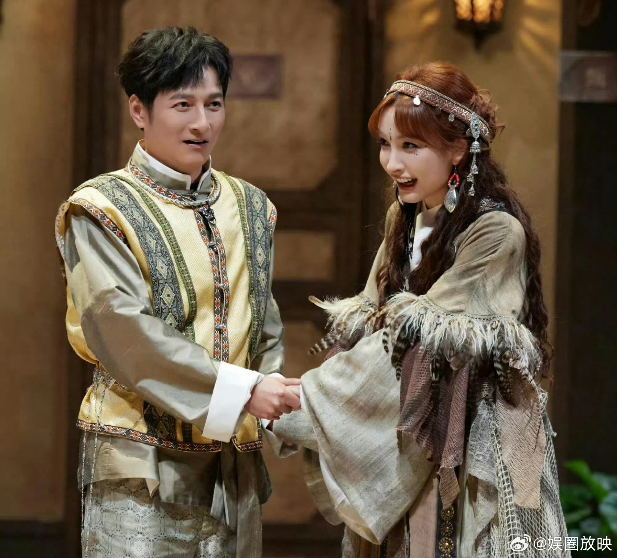 吴昕维嘉演情侣被何老师说够了吴昕维嘉演情侣违法了笑死我了，网友你们憋逗我笑了行吗