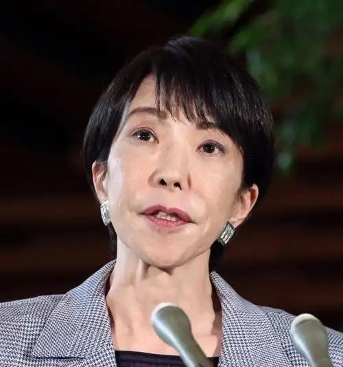 美国撑腰也不行！中方正告全球，甩出铁证，王外长：对日本将进行再清算。这回，日本真