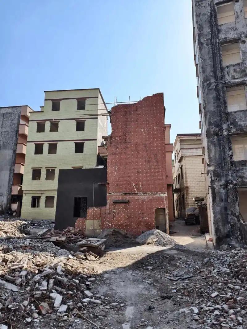 广州又炸出个土豪村！有人一次分走10套房，现场直击

10本房产证揣进兜是什么感