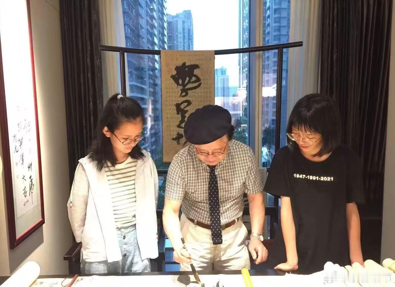 人生是旷野，不是轨道。“人生是旷野不是轨道”这句话意味着人生的旅程不应该被限定在