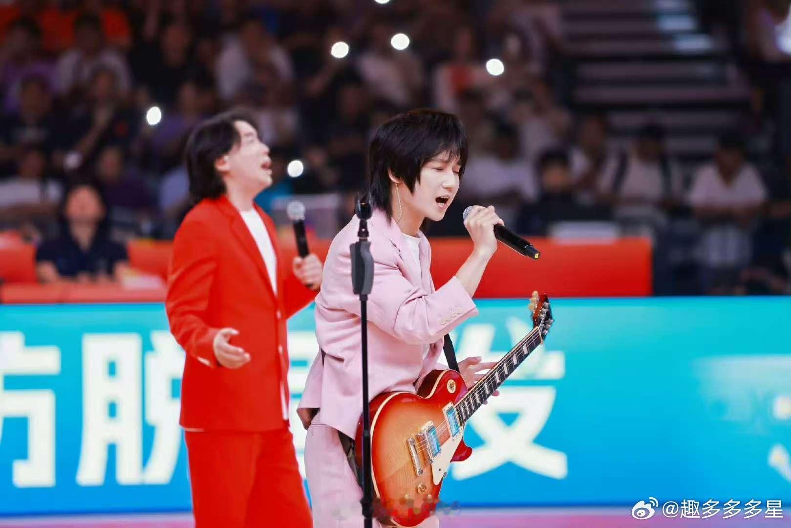 水木年华两首歌炸场水木年华浙BA开唱青春回忆拉满水木年华空降浙BA！《一生有你》