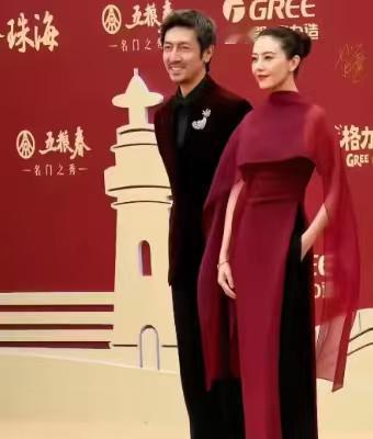 高圆圆有一点特别让人上头，
可能很多女性都没注意到，
​​46岁的她，衣品这块儿