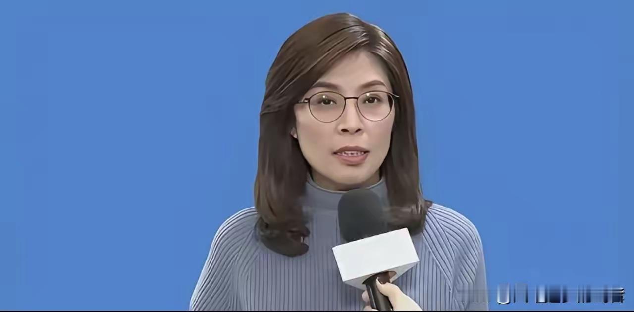 两岸都不让她去，她偏要去！
结果这趟门出得，让她把冷暖看了个明白。
去大陆的时候
