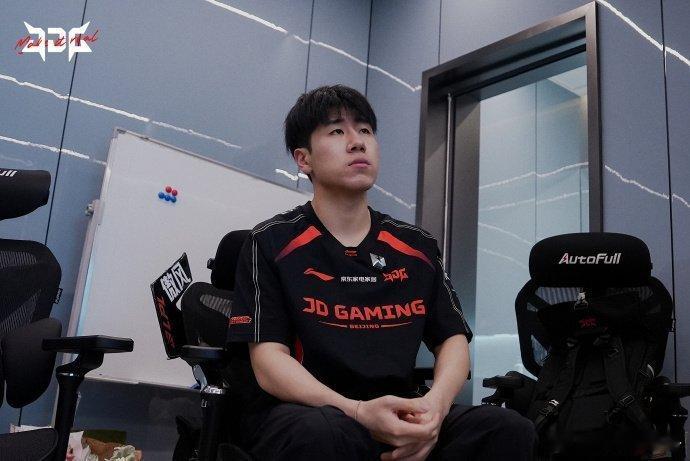 gala决胜局操作变形对阵BLG关键决胜局接连失误频频暴毙，闪现犹豫频频走位冒进