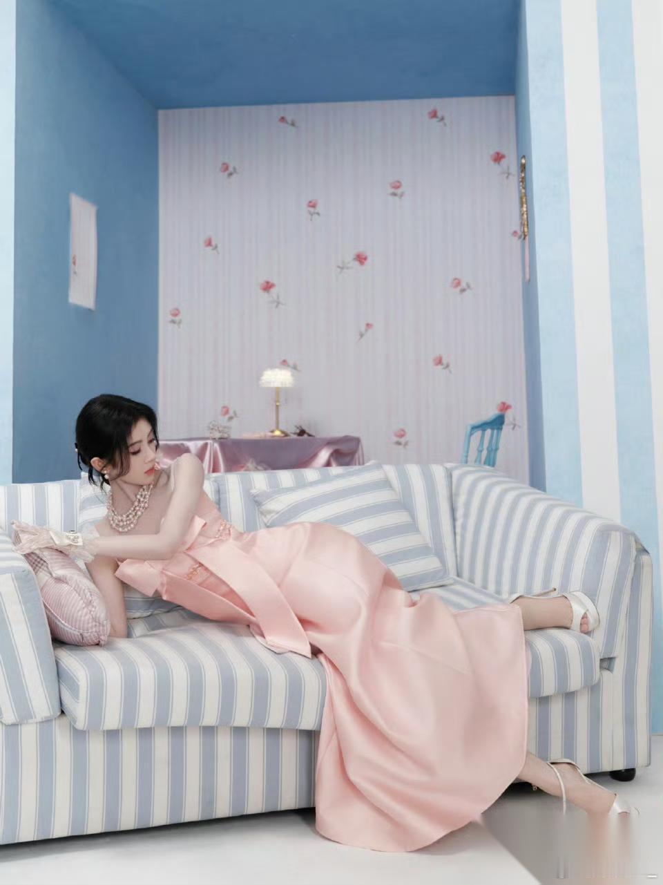 内娱有没有绝对干净的女星？还真的有，鞠婧祎就是被官方认定的。鞠婧祎被老东家多次以