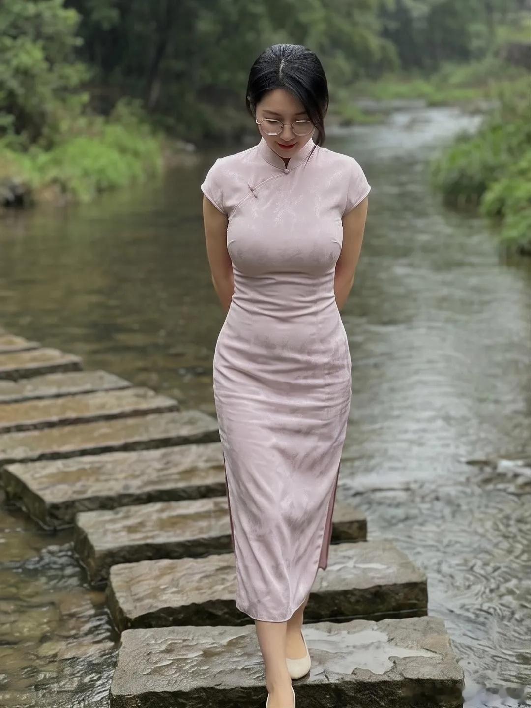一枝红杏出墙来了 还是旗袍好看 