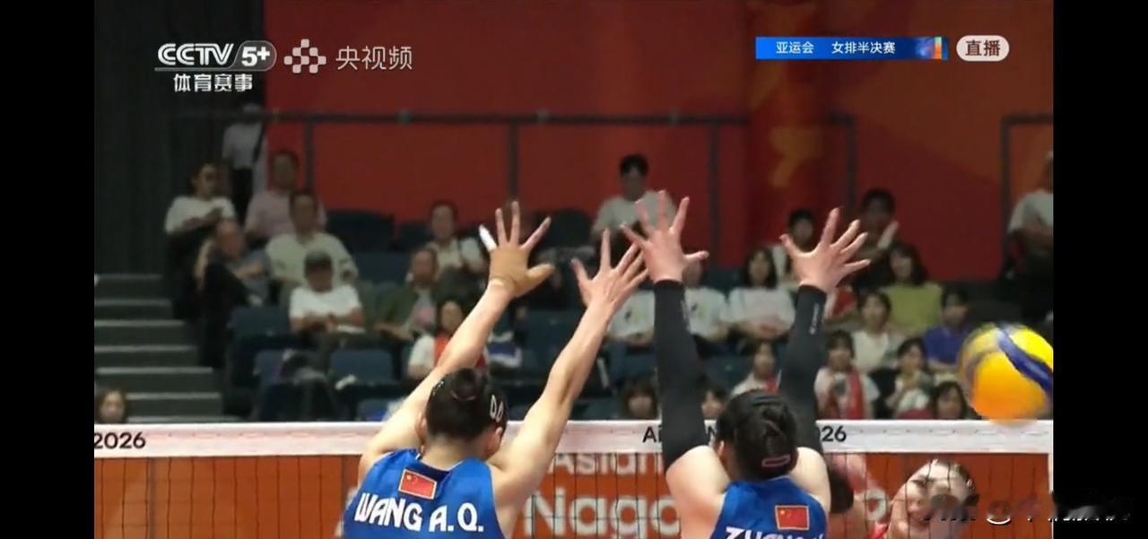 祝贺中国女排在亚运会半决赛里，三比二力克泰国队！明天傍晚6:20，将要和日韩两队