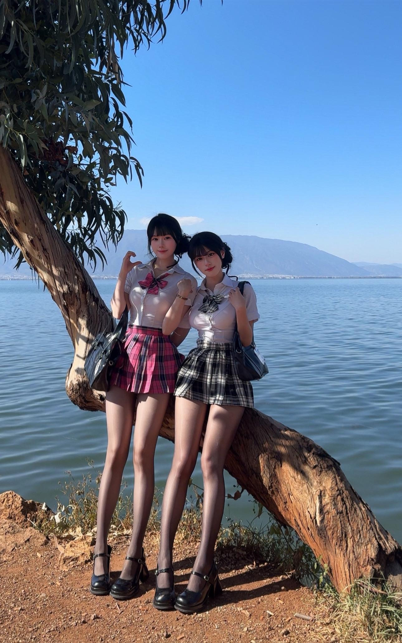 洱海畔。旁边是