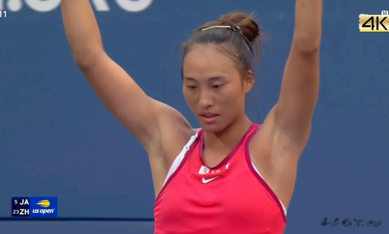 快讯:郑钦文2-0战胜5号种子贾巴尔，晋级美网8强。两盘比分是:6-2、6-4。