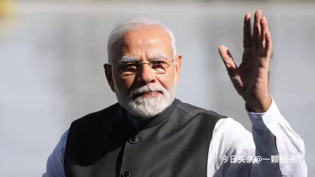 根据印度央行数据，其外资净流入从巅峰时期的430亿美元，一路跌到最新财年仅约3.