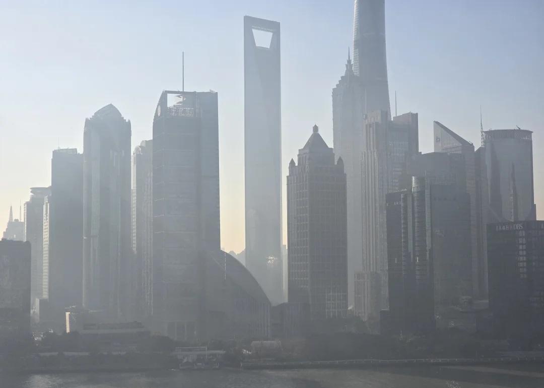 上海又是空气质量良的一天
戴口罩了 一说话一嘴灰
爱上海的十万个理由 上海 天气