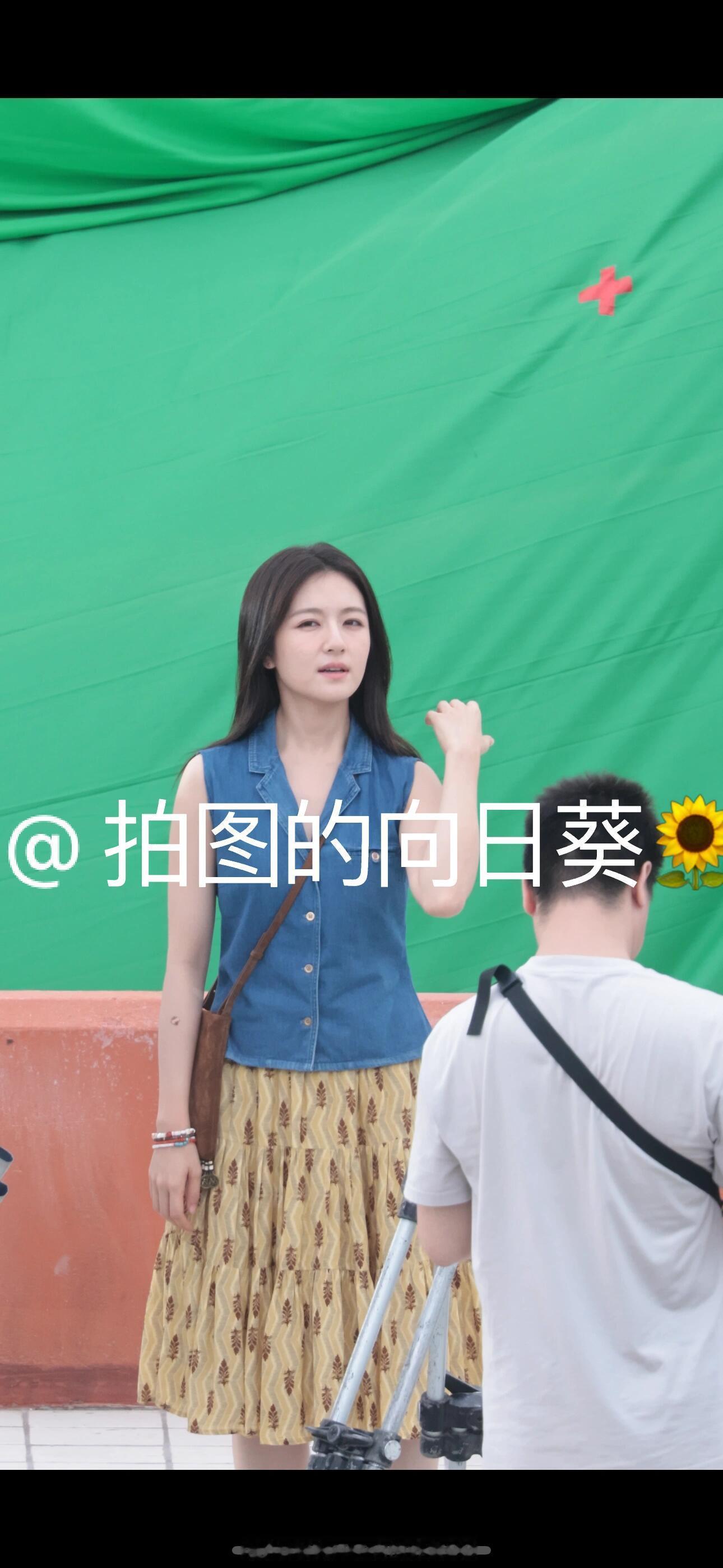 李兰迪《海岛舒服日志》路透生图，好漂亮！！简直太适配海岛风了！！[好喜欢][好喜
