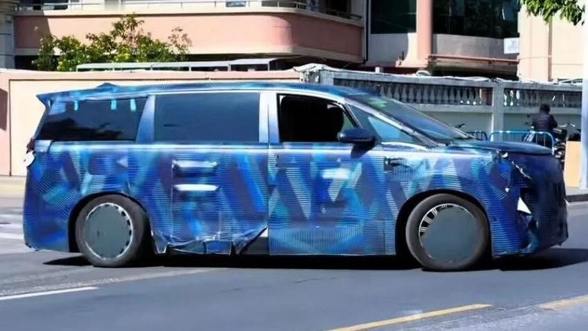 网传腾势D9L谍照，车长达到5米4级！2026年将是汽车尺寸继续向“大”突破的一