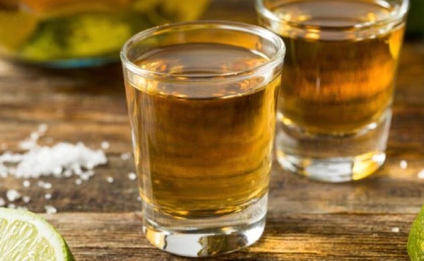 日本名古屋一名44岁男子于三年前在食肆内，为求性侵而疯狂灌饮一名25岁年轻女子3