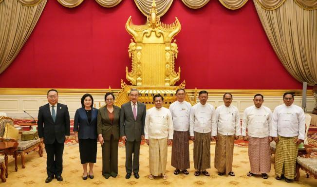 缅甸答应中国了
当地时间4月25日，缅甸终于等到了中国的到来，他们十分的开心，包