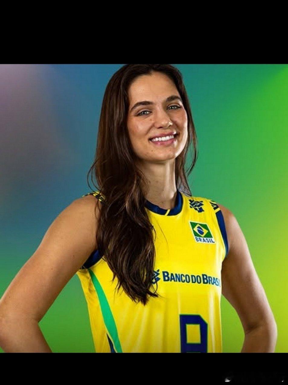 【库迪斯专访问答】你以哪些外国副攻手为榜样？你喜欢关注和欣赏哪些球员？库迪斯： 